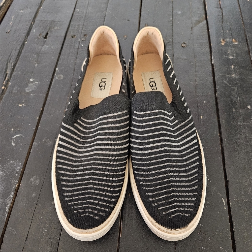 UGG Black Cream Striped Flats Loafers Slip-Ons Women's 7 Casual Comfortable